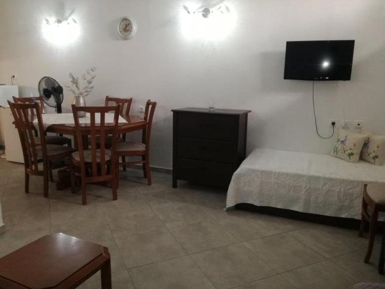 Maria'S Cozy Basement Studio ! Volos Exterior foto
